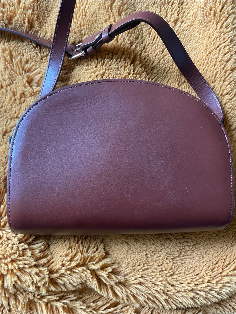 A.P.C. Sac Demi Lune Leather Crossbody Bag - Picture 3 of 3